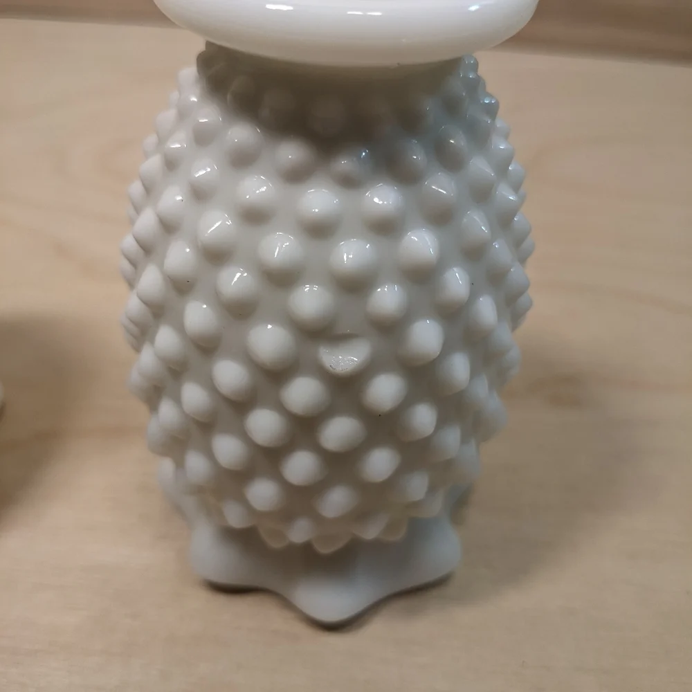 2 *flawed Vintage Fenton Hobnail Milk Glass 3 1/2" Mini Bud Vases - Picture 9 of 9